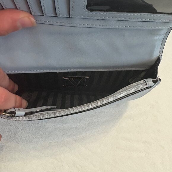 Victorias Secret Quilted Tech Skyflower Blue Wristlet Wallet Gold Detailing - Picture 8 of 13